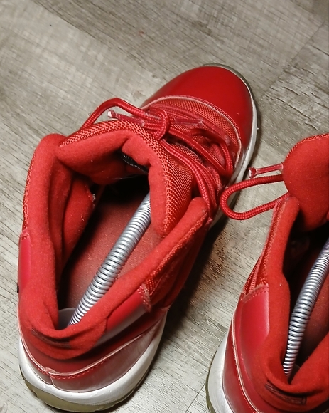 Nike Air Jordan 11 Retro 'Win like 96' sneakers in candy red size 7Y EUC - Picture 13 of 16